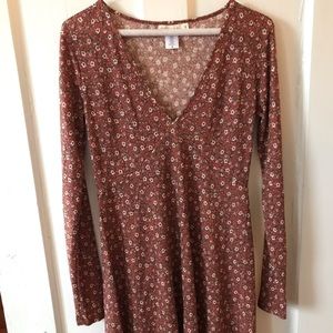 Long sleeve v-cut dress